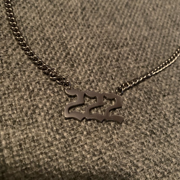 222 ANGEL NUMBER SILVER COLOUR CHAIN LINK NECKLACE - Picture 3 of 4